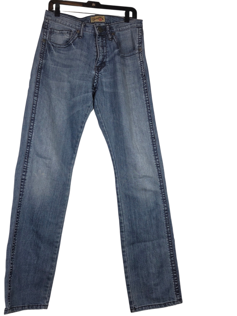 Wrangler Men's Straight Jeans in Medium Blue Wash. Size 31×36